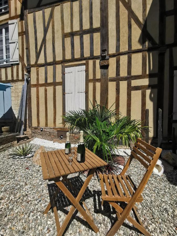 Le Papillon De La Cathedrale - Calme - Jardin - Wifi Apartman Troyes Kültér fotó